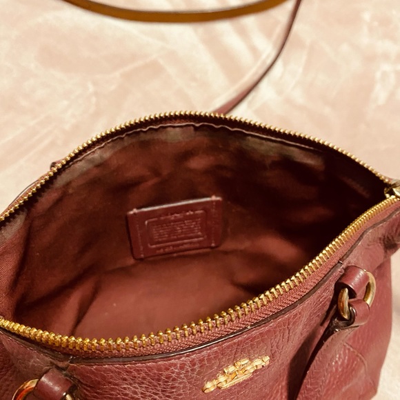 Authentic Coach pebbled leather mini Purse - Picture 2 of 4